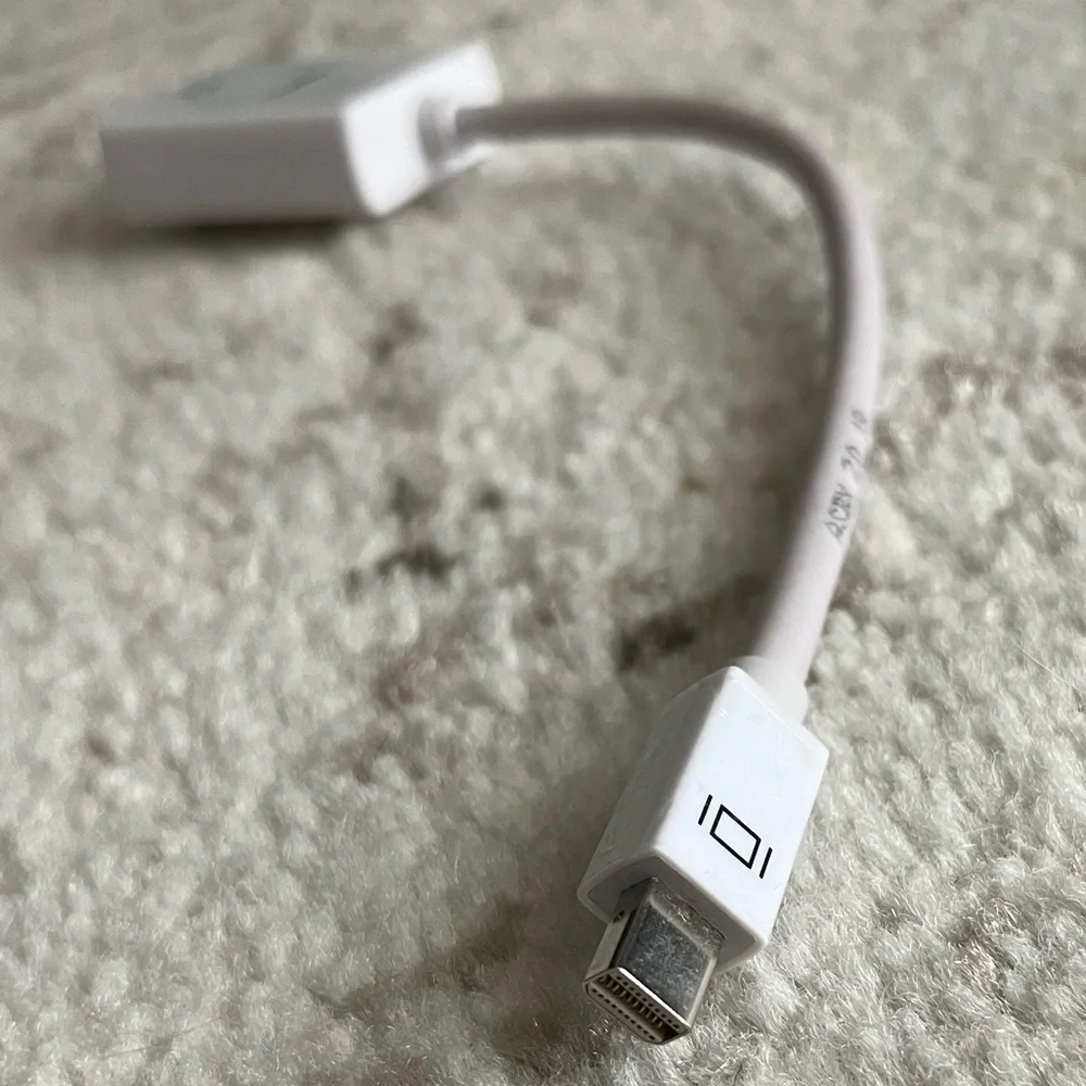 Mini DisplayPort to VGA Adapter